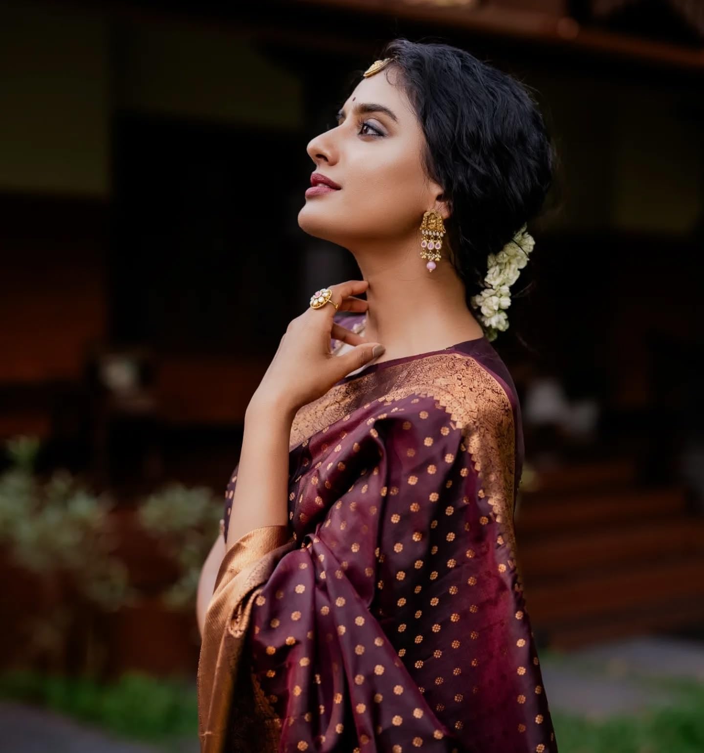 Sugathari Damen Maroon Banarasi Kanchipuram Art Silk Sari für Frauen - Traditioneller Hochzeit & Party Sari mit Blusenteil - Ethnischer indischer Seidensari für Braut Festlich (KS-156)