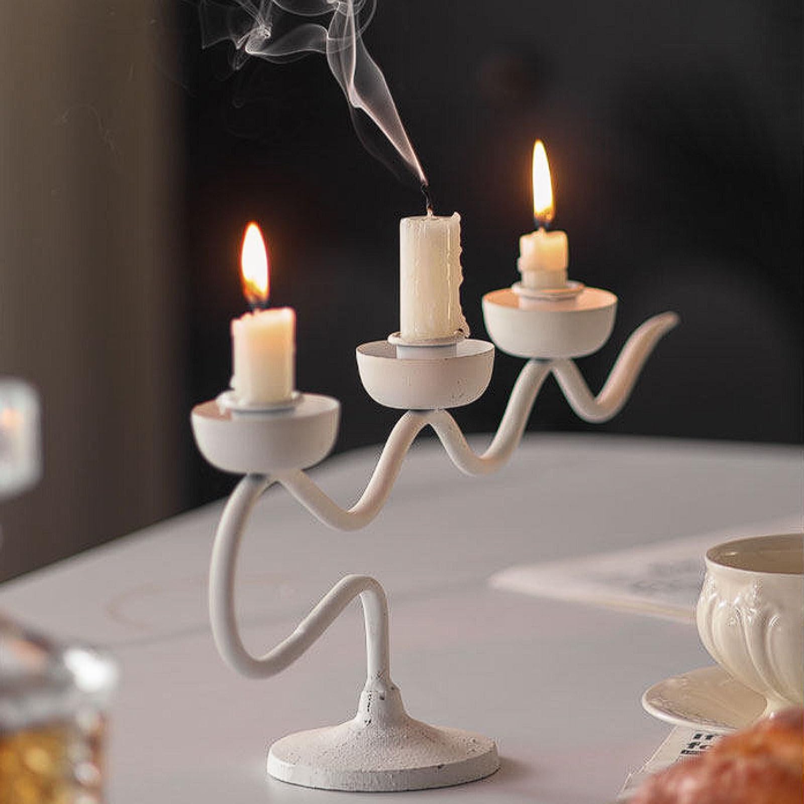 Astförmiger Tisch-Kerzenständer aus Schmiedeeisen, 3-Armiger Kerzenhalter for Abendessen bei Kerzenlicht, rustikaler Eingangsbereich, Wohnzimmer(Blanc)
