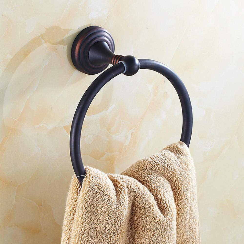 Anneau serviette suspendu en cuivre vintage pour une salle de bain rétro