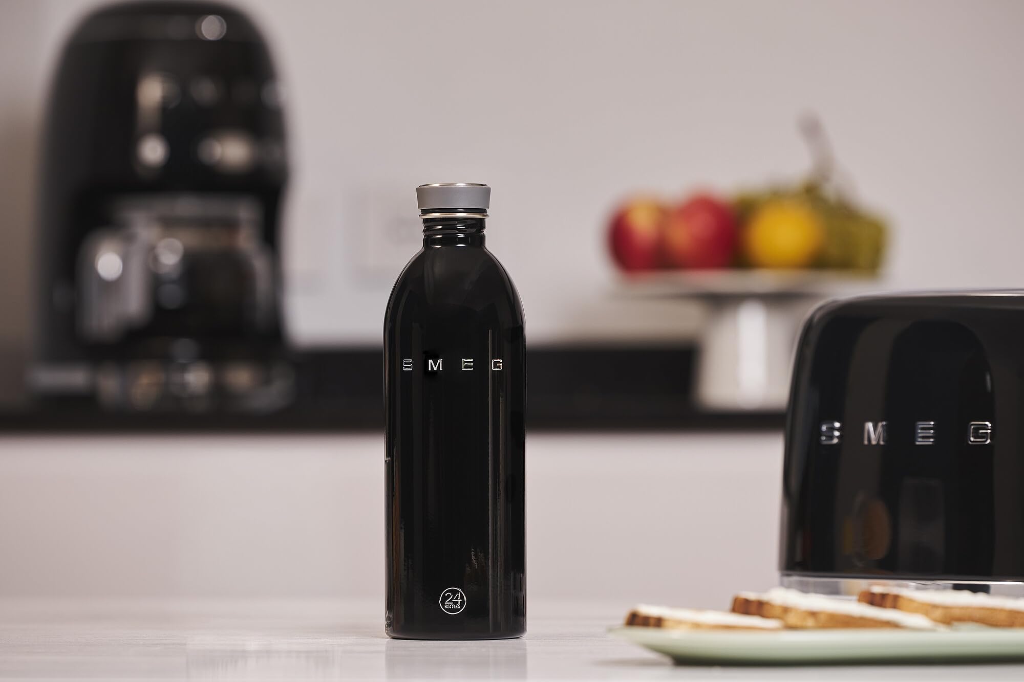 Smeg x 24Bottles Urban Bottle, Borraccia Classica 1 litro WBF02BL, in Acciaio Inox Alimentare 18/8, Non Termica, Chiusura Ermetica, Nero