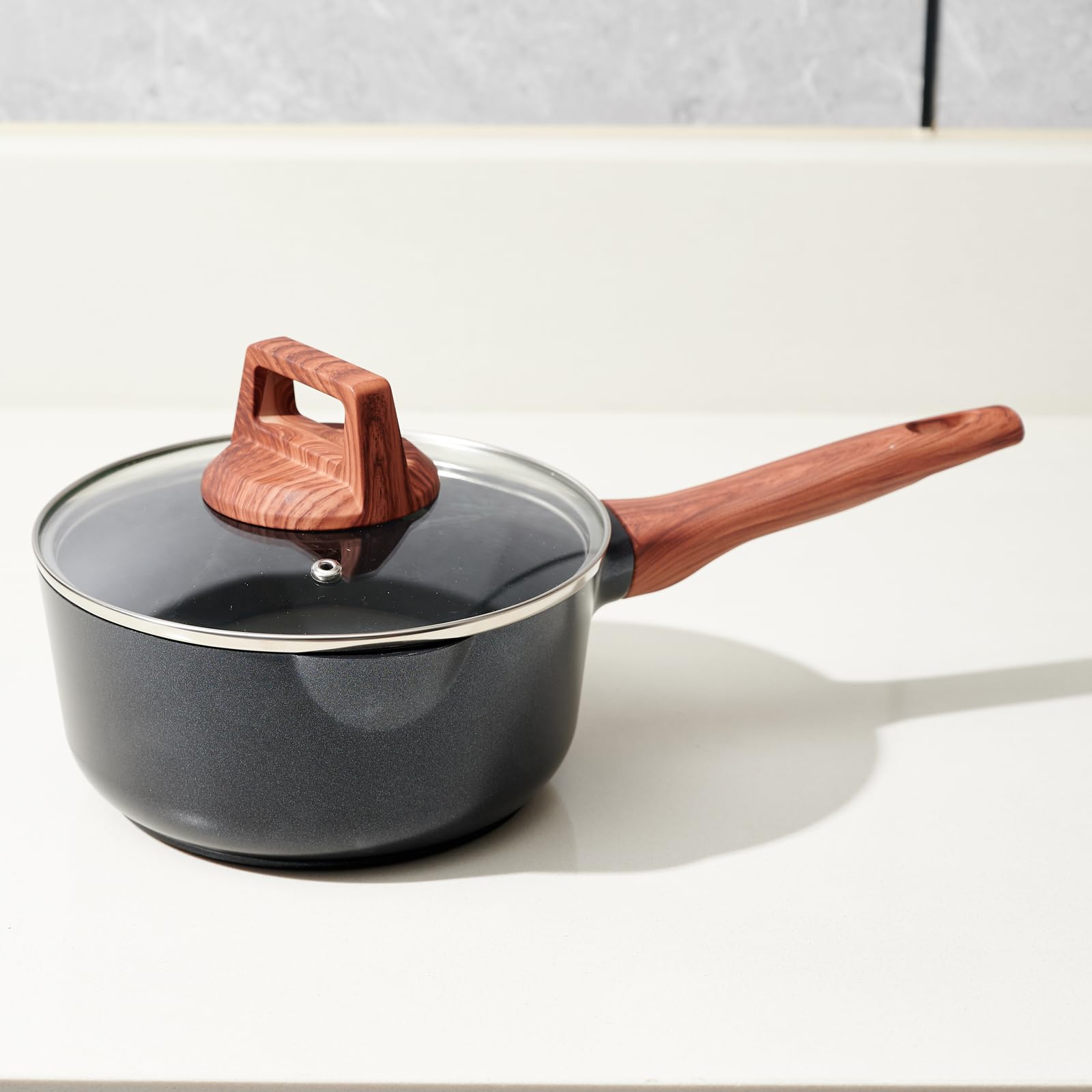 Casserole antiadhésive 18 cm pour éviter les aliments brûlés et simplifier la vaisselle