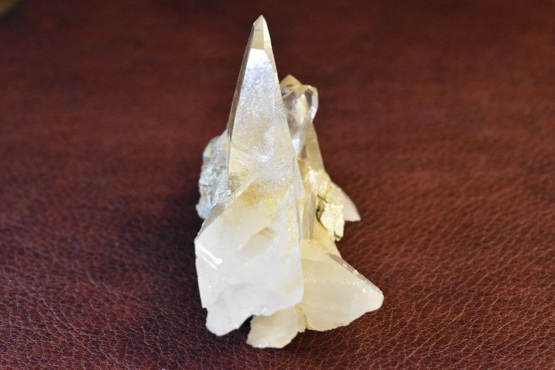 Amazon.co.jp: シガール渓谷産水晶クラスター1 : 文房具・オフィス用品