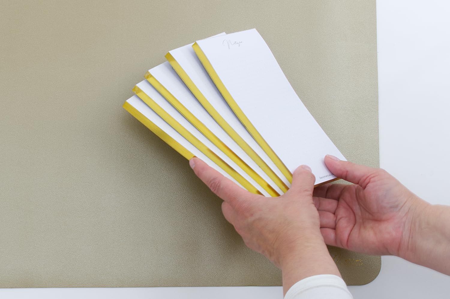 Blocco Note Dany Marcus Con Taglio Dorato – Formato DIN Lungo 100x210 Mm, 80 Pagine Da 80 G/m², Lista Cose Da Fare E Spesa, Rilegatura A Colla Superiore, Elegante E Lussuoso