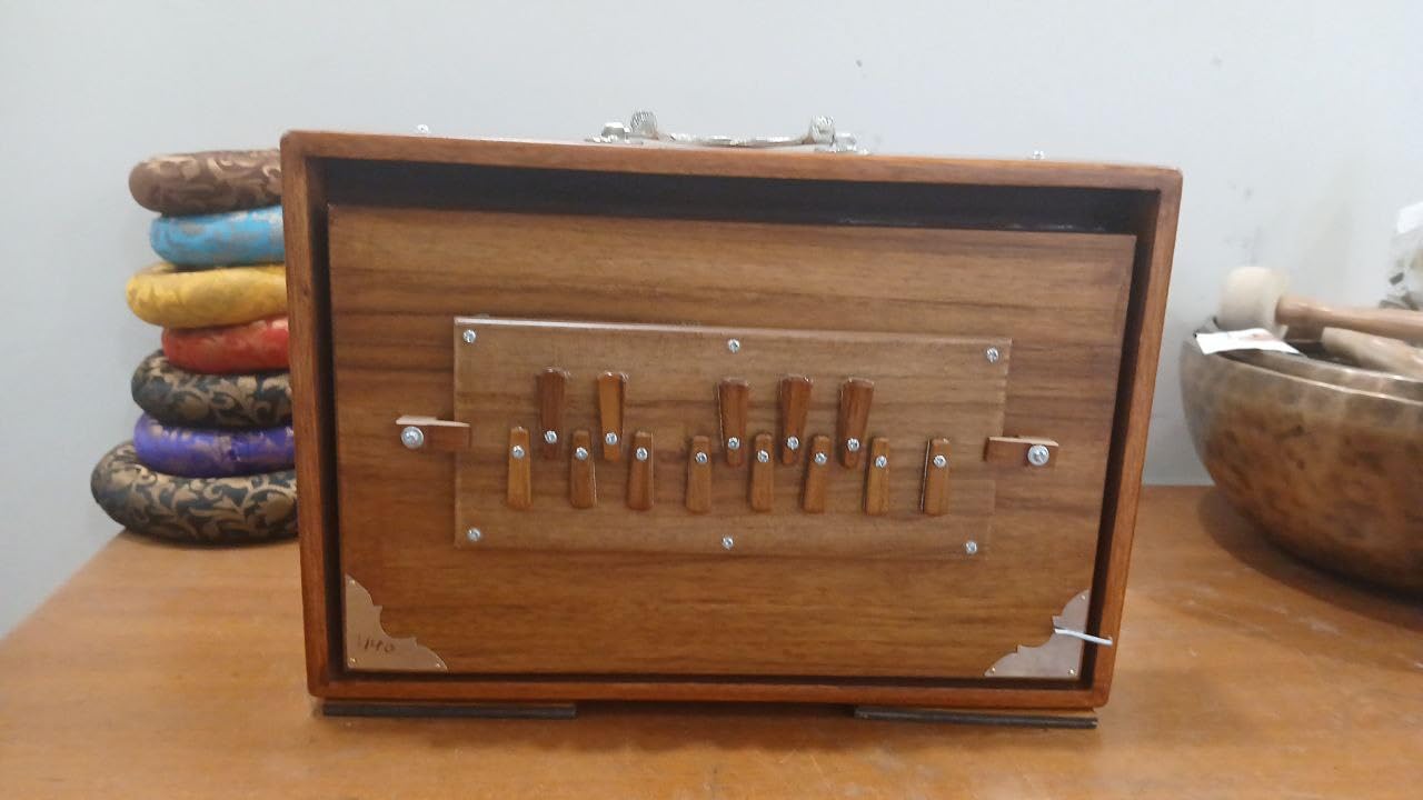 Boîte Shruti en bois de teck pur avec clés spéciales en bois et pédale – Boîte de drone en laiton Sur‑Pete 440 Hz (38,1 x 25,4 x 7,6 cm)