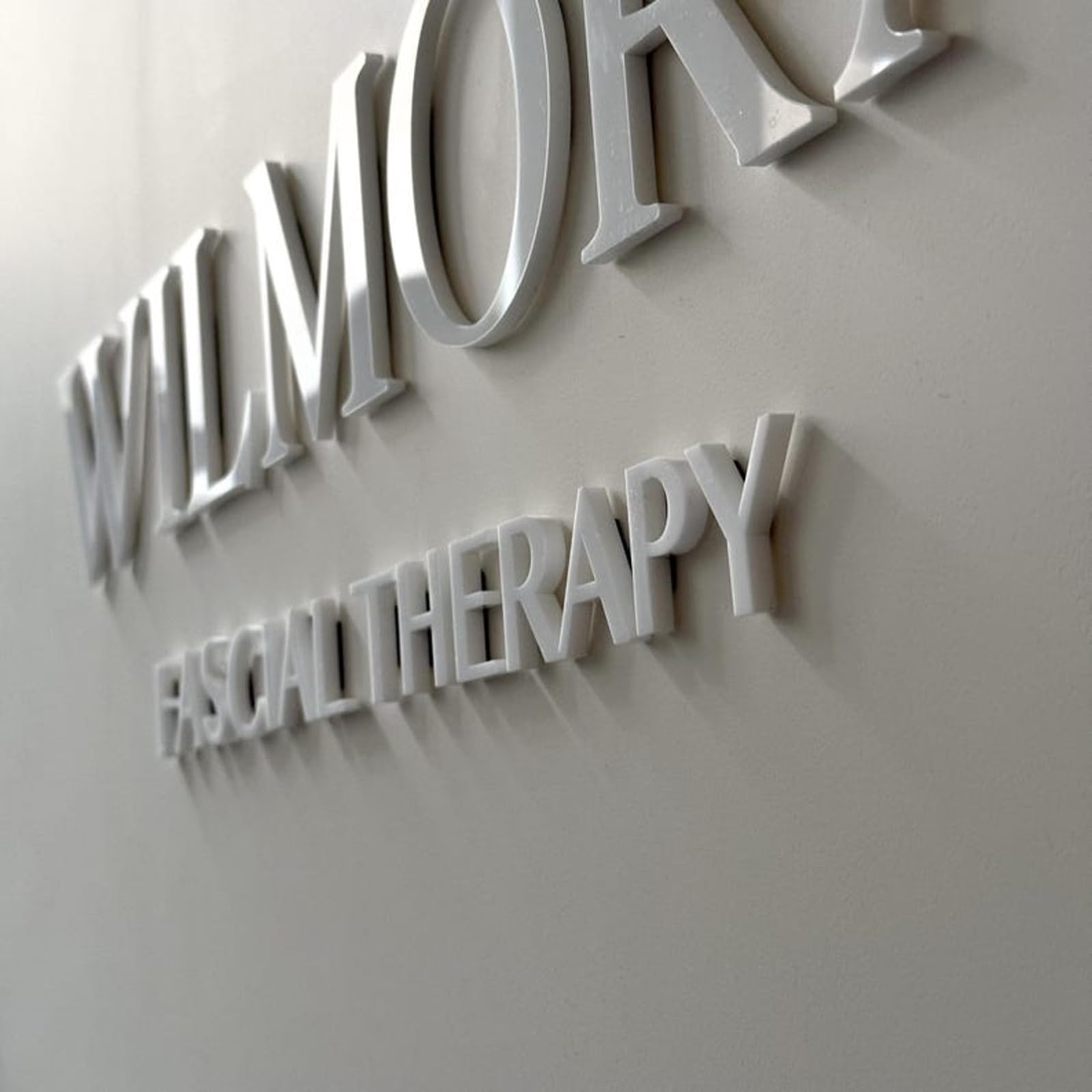 Panneau personnalisé en acrylique avec logo – Plaque nominative personnalisée en acrylique transparent pour salon de coiffure, spa de manucure, studio de massage, bureau – Panneau mural intérieur