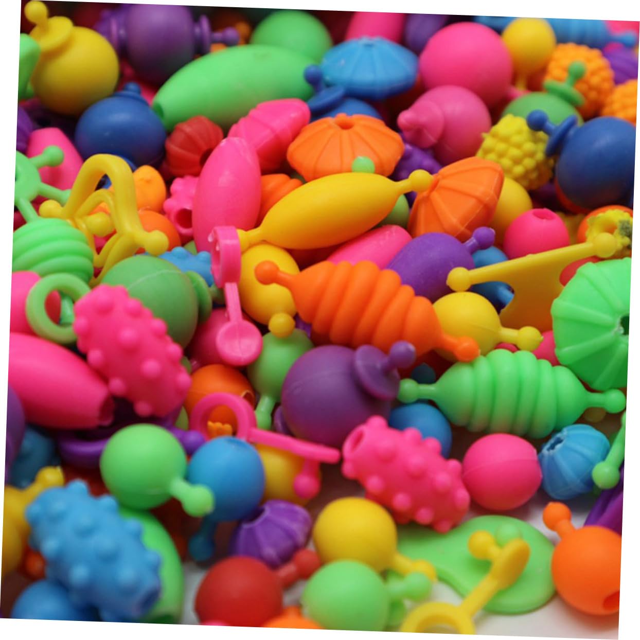 BESPORTBLE Juguete para Niños de Cuentas DIY 700 Piezas de Plástico, Incluye Caja de Almacenamiento y Álbum de Imágenes, Adecuado para Hacer Pulseras Creativas Color