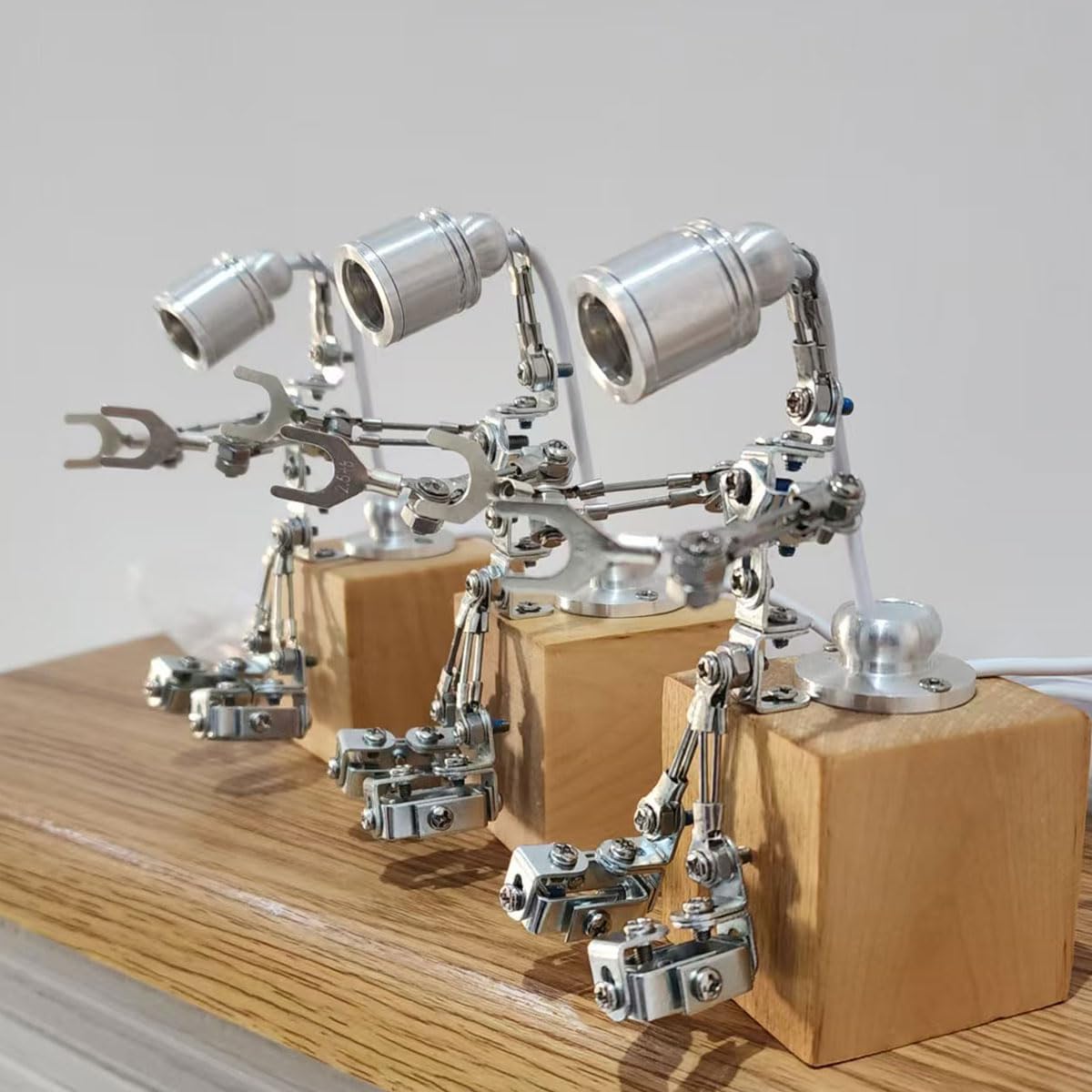 3D Metal Mechanical Steampunk Sparkling Silver Robot Desk Lamp Model, Creative Collectible Decor & Gift for Adults