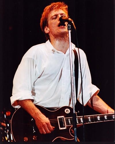 Posterazzi Bryan Adams On Stage In White Button Down Photo Print (16 x 20) - Referencia # MVM00567