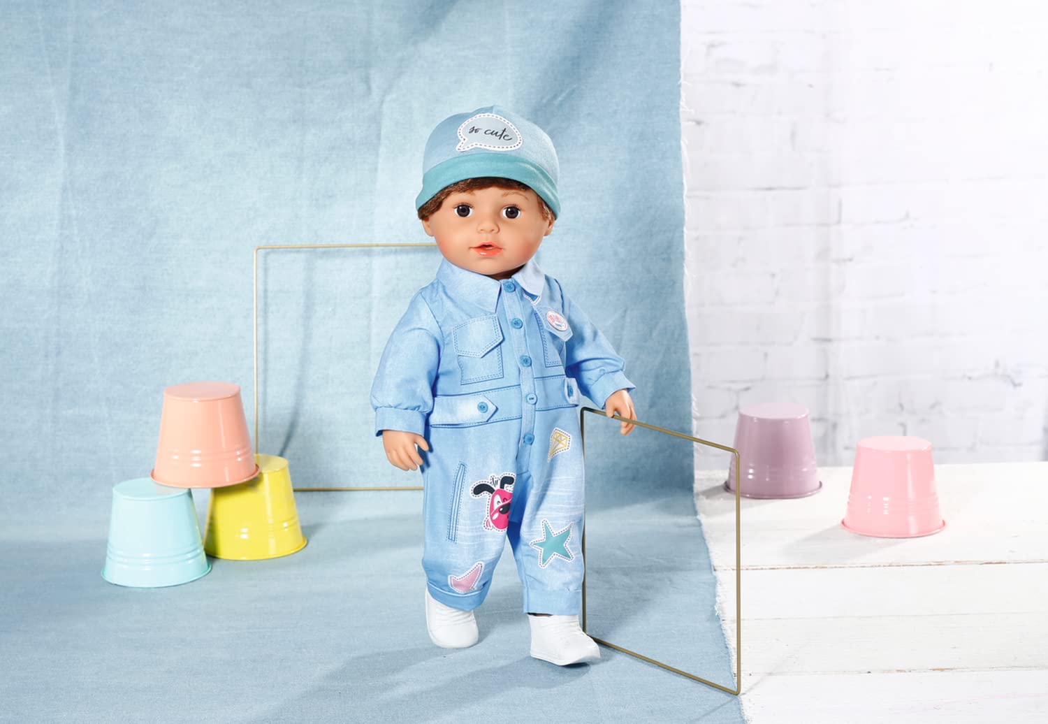 BABY born Deluxe Jeans kombinezon - pasuje do lalek 43 cm - zawiera kombinezon, kapelusz i buty, łatwe dla małych dłoni - promuje empatię i umiejętności społeczne - odpowiedni dla dzieci w wieku od 3