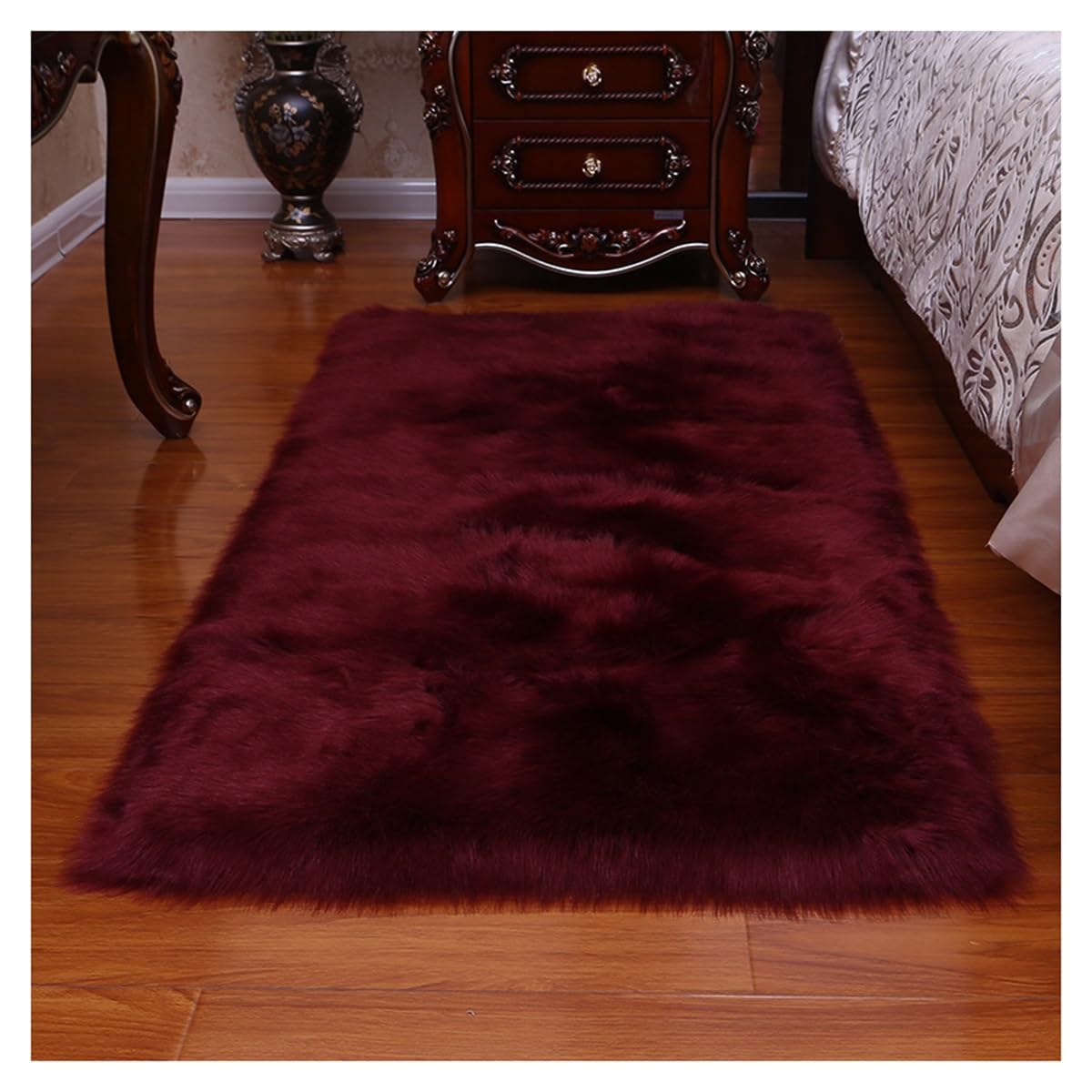 Tapis à poils longs rouge vin grand format pour une chambre d'enfant cocooning