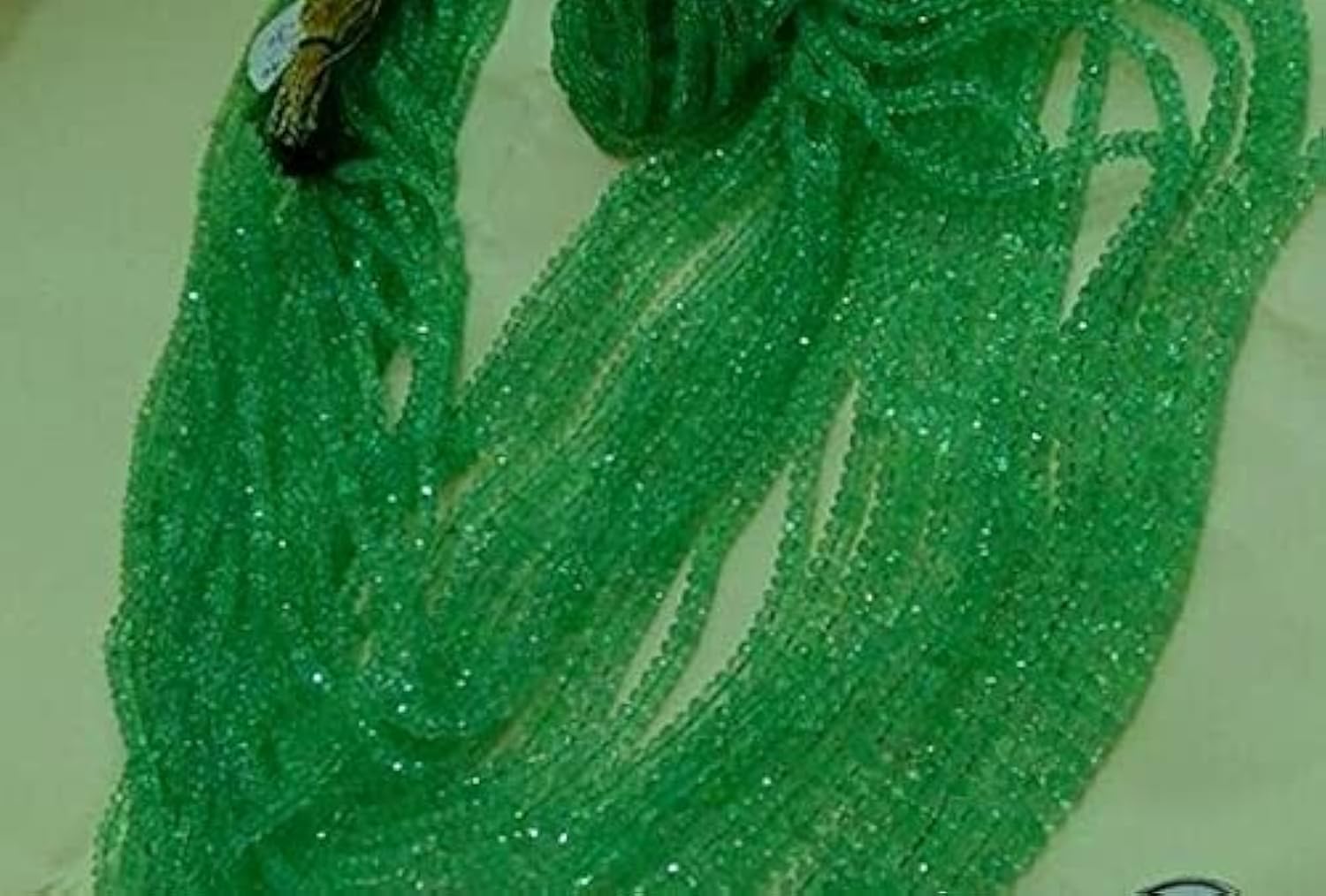 Émeraude de Colombie en perles facettées pour sublimer vos tenues de soirée chic