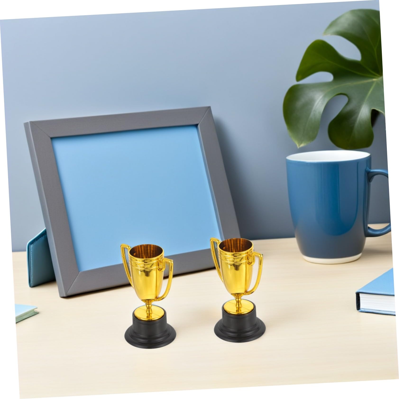 Mini Copas de Dorado de Plástico para Premios Livianos y Portátiles para Fiestas Competencias Deportivas y Recompensas Escolares