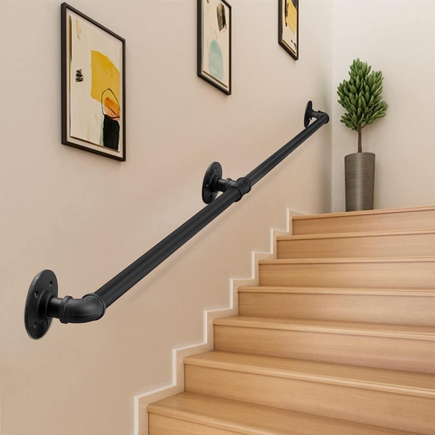 Rampe d'escalier murale pour sécuriser votre couloir avec style industriel moderne