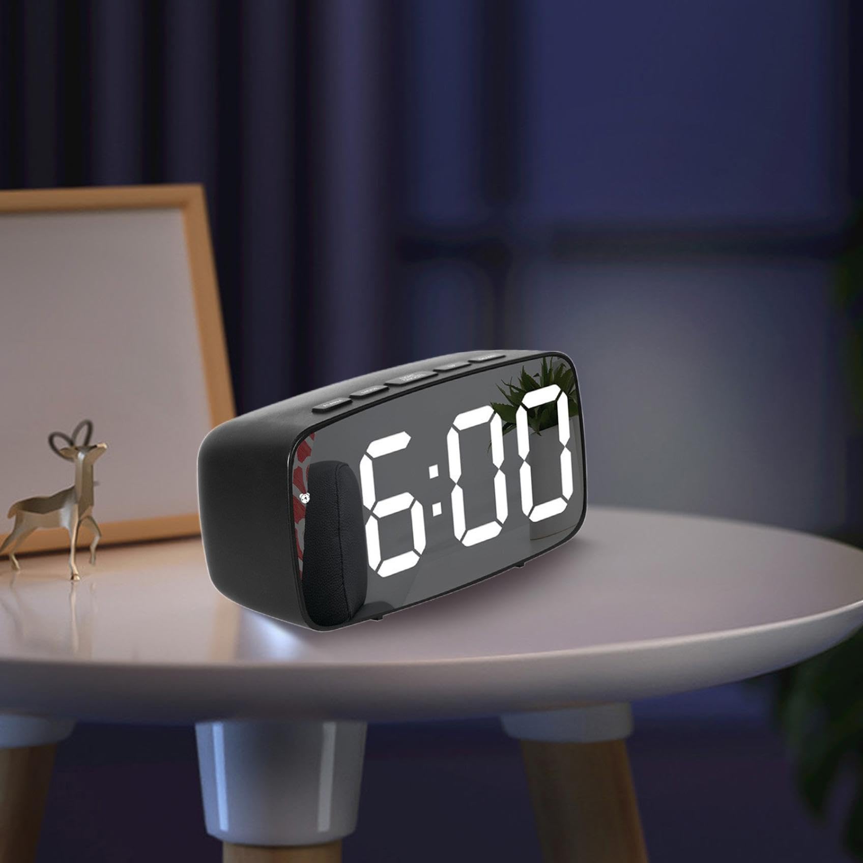 Reloj despertador digital para dormitorio, pantalla LED grande, caja negra, reloj eléctrico inteligente, formato 12/24h, modo de repetición, despertador inteligente de voz, reloj de mesita de noche