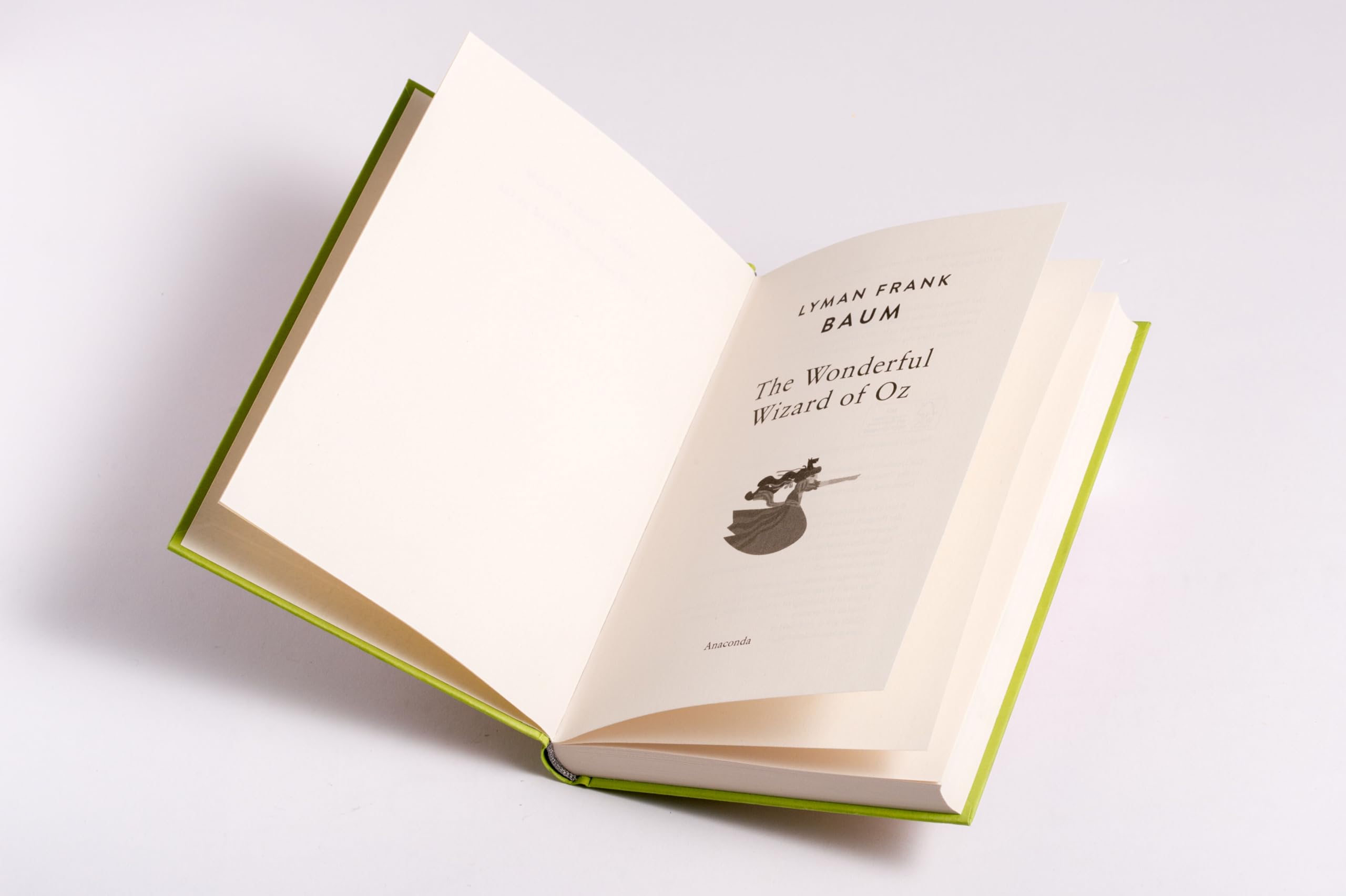 Baum - The Wizard of Oz. English Edition: A special edition hardcover embossed with silver foil. The original tale that created the world of Wicked: 8