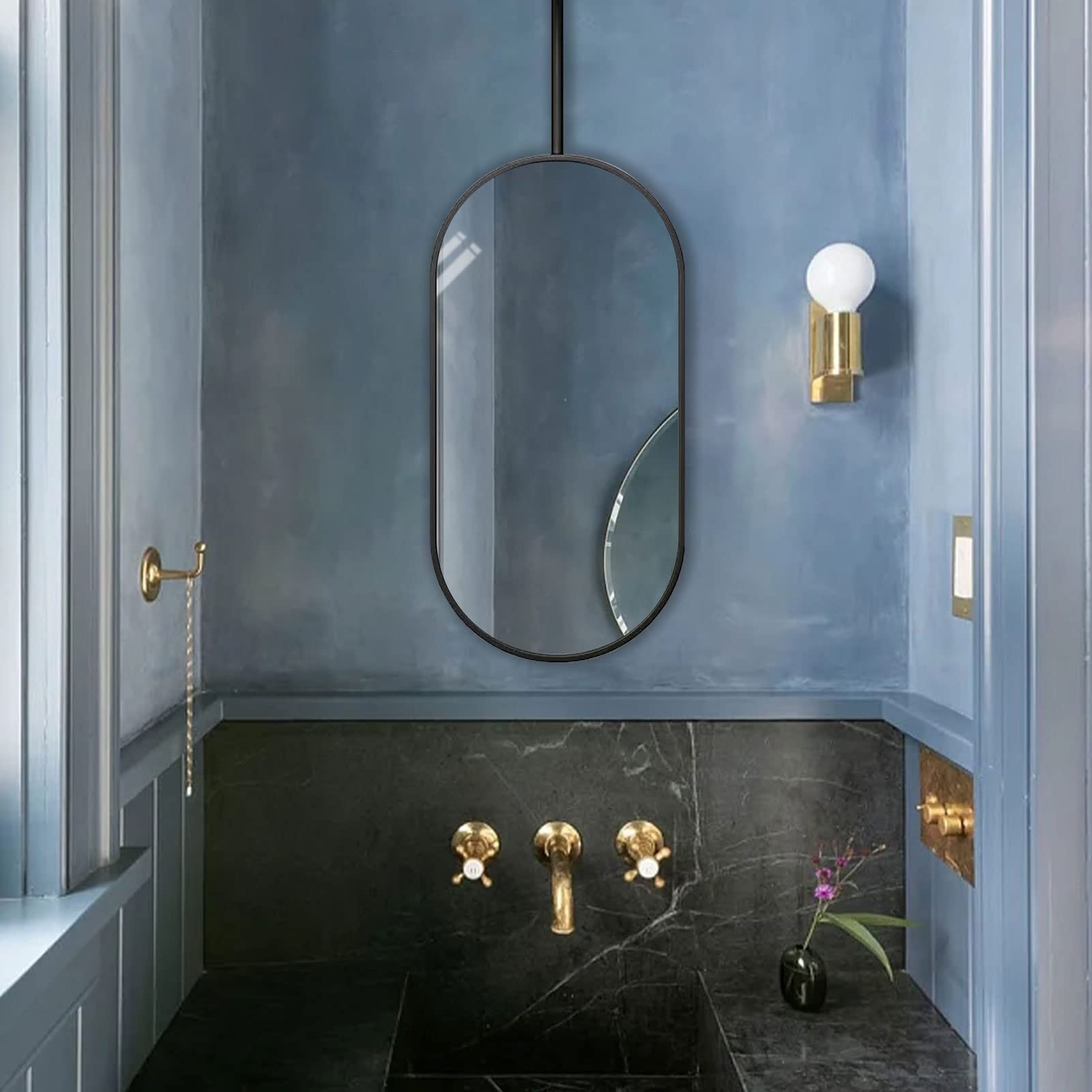 Miroir de courtoisie noir HD ovale au design suspendu chic et moderne