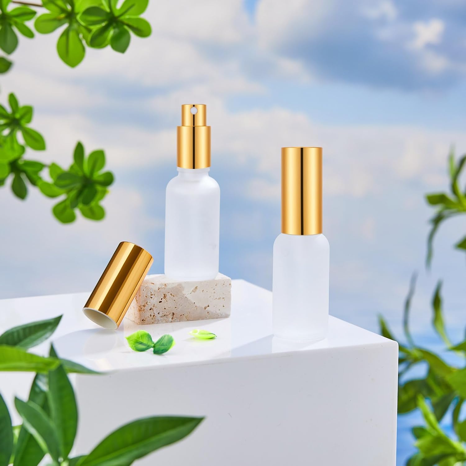 Roshtia 30 Pcs 1 oz/ 30 ml Gold Glass Spray Bottle Refillable Perfume Atomizer Clear Decorative Empty Bottles with Fine Mist Sprayer Pump for Face Body Travel