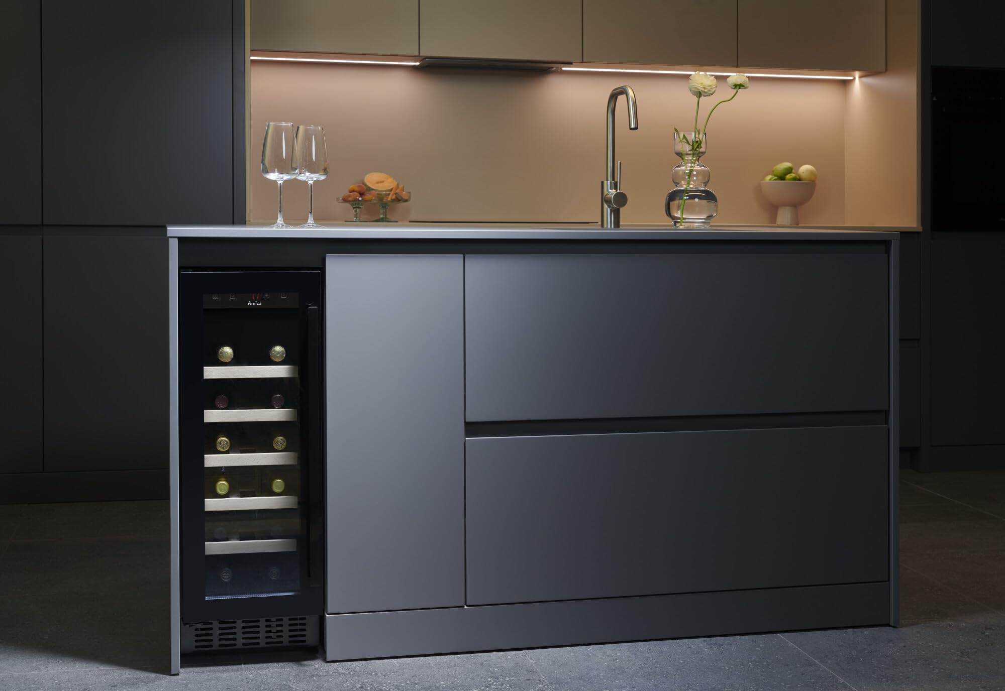 Amica VinoOptima - Cave à vin autonome - Capacité de 20 bouteilles - Système VinoOptima - Protection UV - Porte en verre fumé - Cave à vin autonome