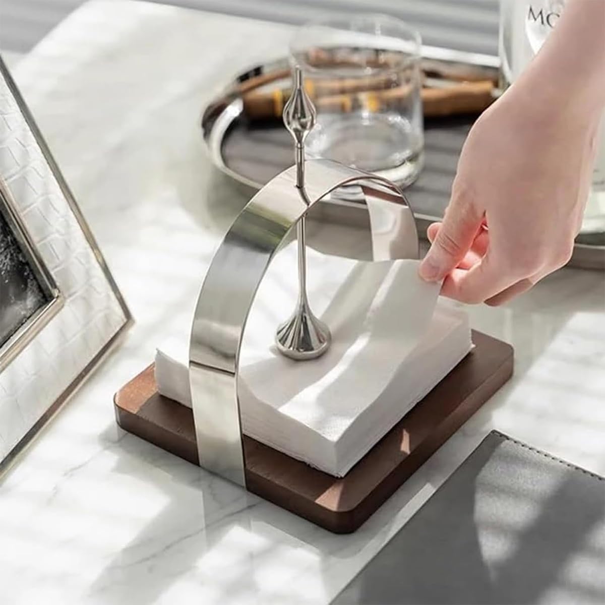 Estante para papel de seda, dispensador vertical y plano de acero inoxidable con base de madera de nogal para restaurantes, cafeterías o encimeras de comedor en casa