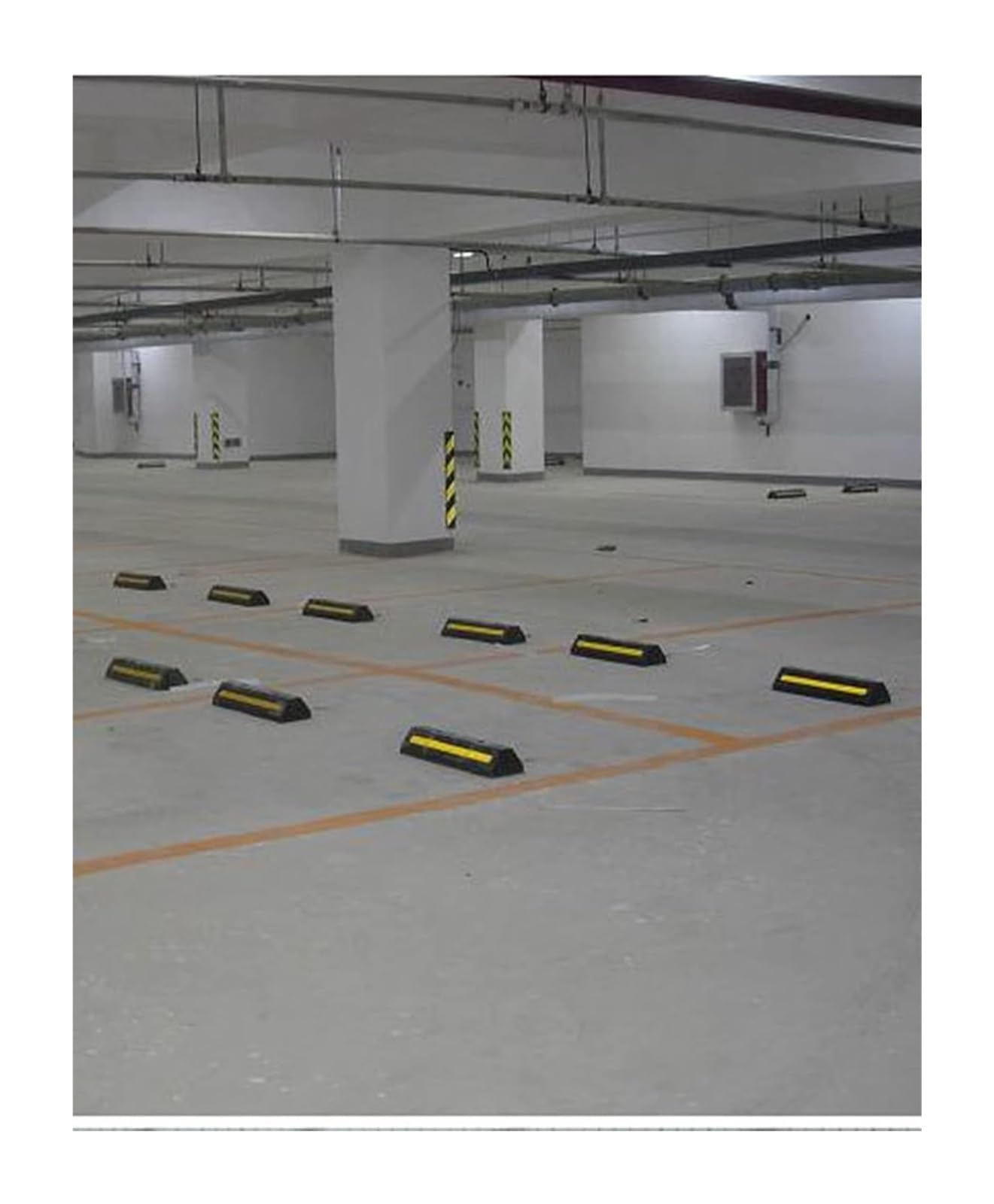 Klin pod koło samochodu, Gumowe ograniczniki kół parkingowych wielokolorowe 575x110x85mm