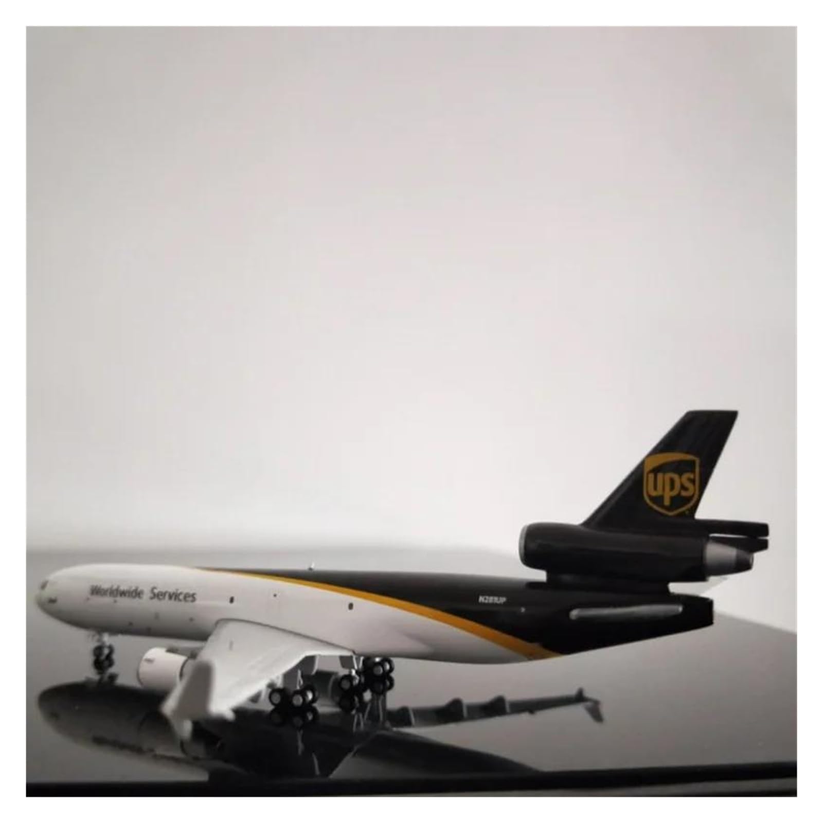 Amazon.co.jp: 飛行機模型飛行機おもちゃの飛行機模型 1:400 スケール
