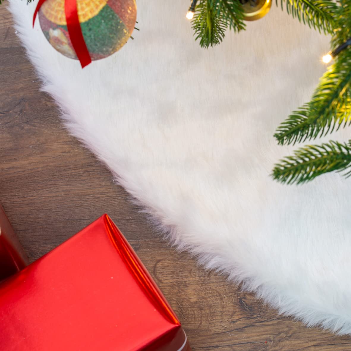 The Christmas Workshop White Faux Fur Tree Skirt 100cm
