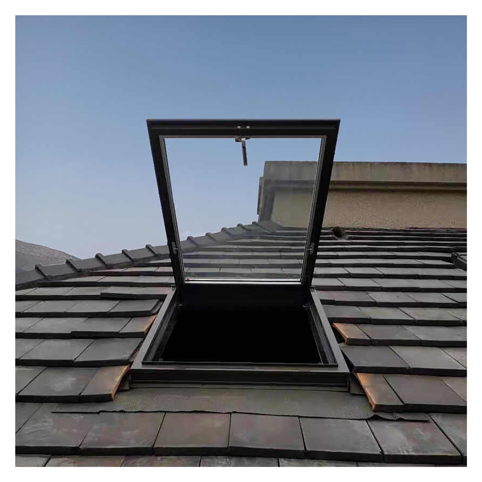 Tragaluz de ventilación impermeable en aluminio manual para tejados 1