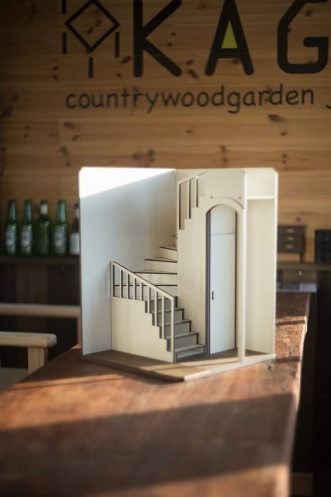 ドールハウス 螺旋階段のあるブラックルーム