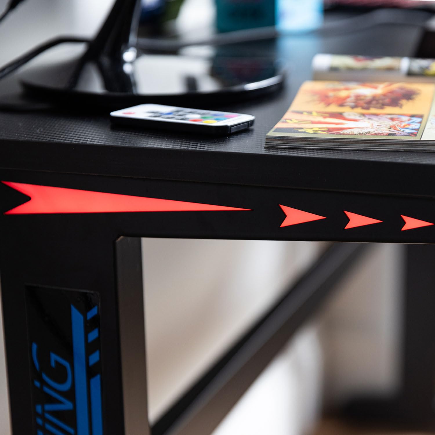 Happy Garden Bureau Gamer à LED Alice. Bureau pour PC Gaming Noir avec 7 Couleurs de LED. Table Informatique avec Pieds en T en métal Noir.