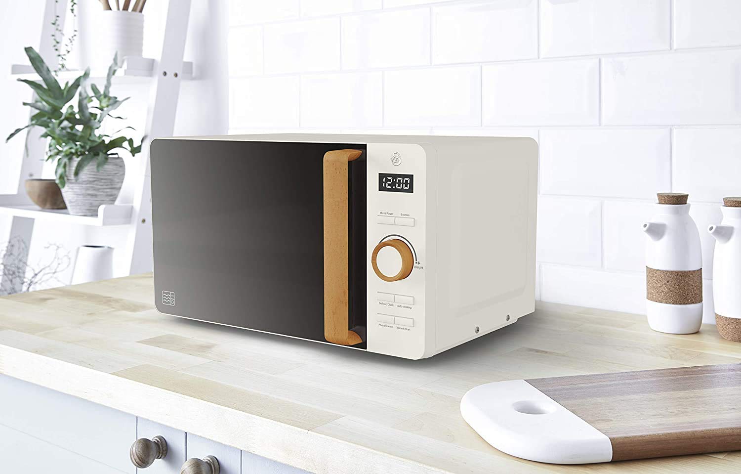 Swan Nordic zestaw śniadaniowy czajnik elektryczny 1,7 l, 2200 W, toster do chleba z szerokim otworem, 2 kromki, kuchenka mikrofalowa 20 l, cyfrowy, nowoczesny design, efekt drewna, biały