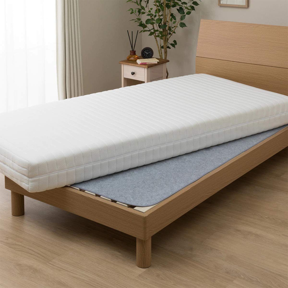 ニトリシングルベッド、マットレス、珪藻土マット付き Amazon | ニトリ 洗える珪藻土入り除湿シート シングル(NEW S