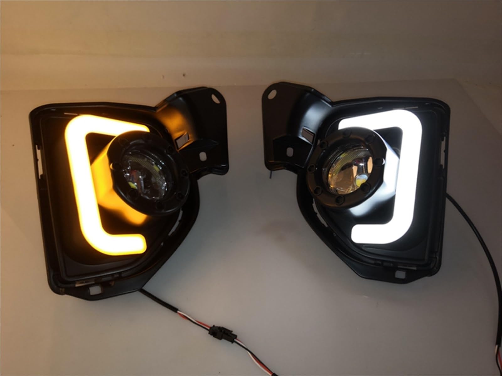 2 Pezzi 12 V LED DRL Luce Di Marcia Diurna Fendinebbia Con Relè Stile Indicatore Di Direzione Per Toyota Per Hiace 2014 2015 2016 2017 2018 Faro Fari Anteriori Auto