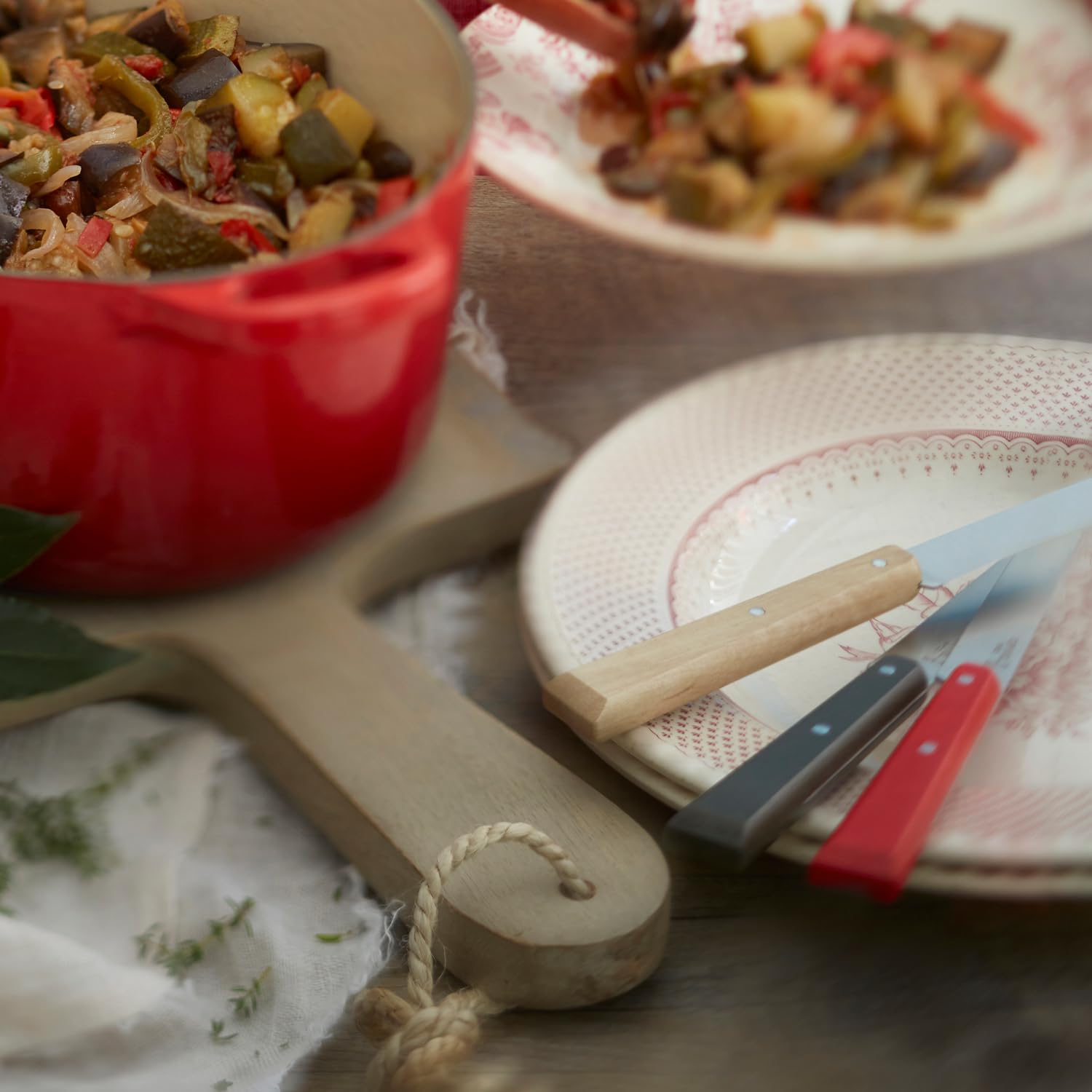 Opinel - Boîte de 4 Couteaux de Table N°125 Bon Appétit Loft - Lame Acier Inox - Manche Charme - Fabrication Française - Rouge, Noir, Bois Naturel et Poivre