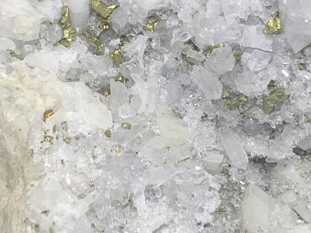 Amazon | 鉱物標本 金鉱石 金石 幸運石 原石 鑑賞石 観賞石897g | 岩石