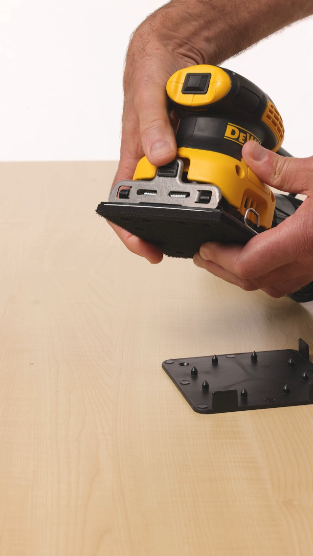 Levigatrice Orbitale DEWALT DWE6411-QS 230W - 14000 Orb/min Per Lavorazione Legno Con Aspirazione Polvere