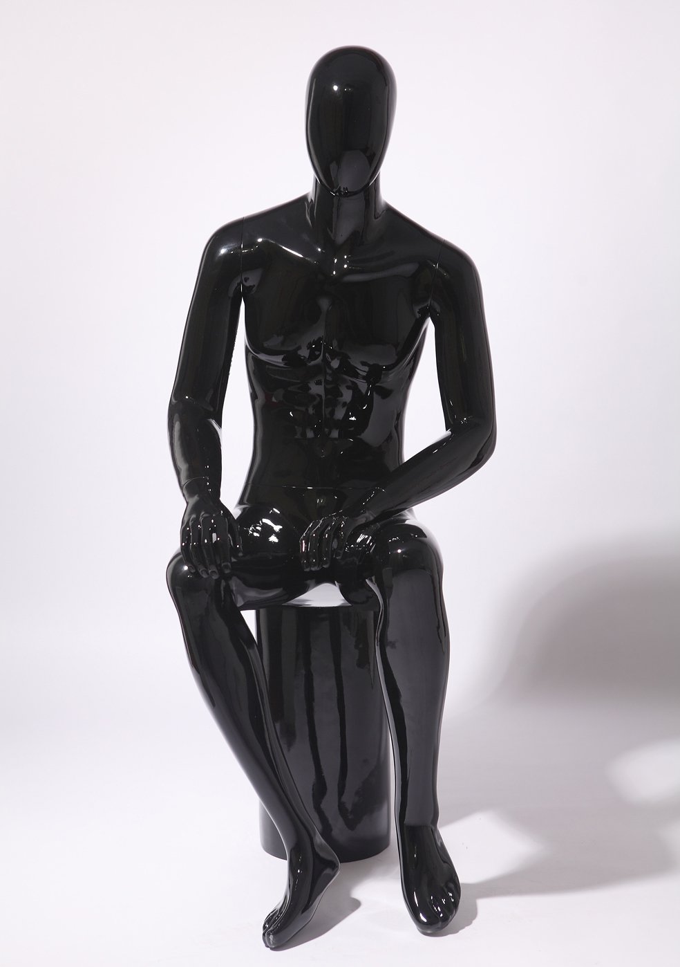 Mannequin de vitrine laqué noir ou blanc brillant « sans visage » (XM16-H mâle)