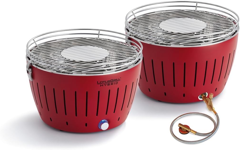 LotusGrill - Nuovo Barbecue Ibrido Portatile a Carbonella e Gas in Acciaio Inox con alimentazione a batterie oppure cavo USB - Borsa da Trasporto inclusa - Ø 32 cm - Rosso