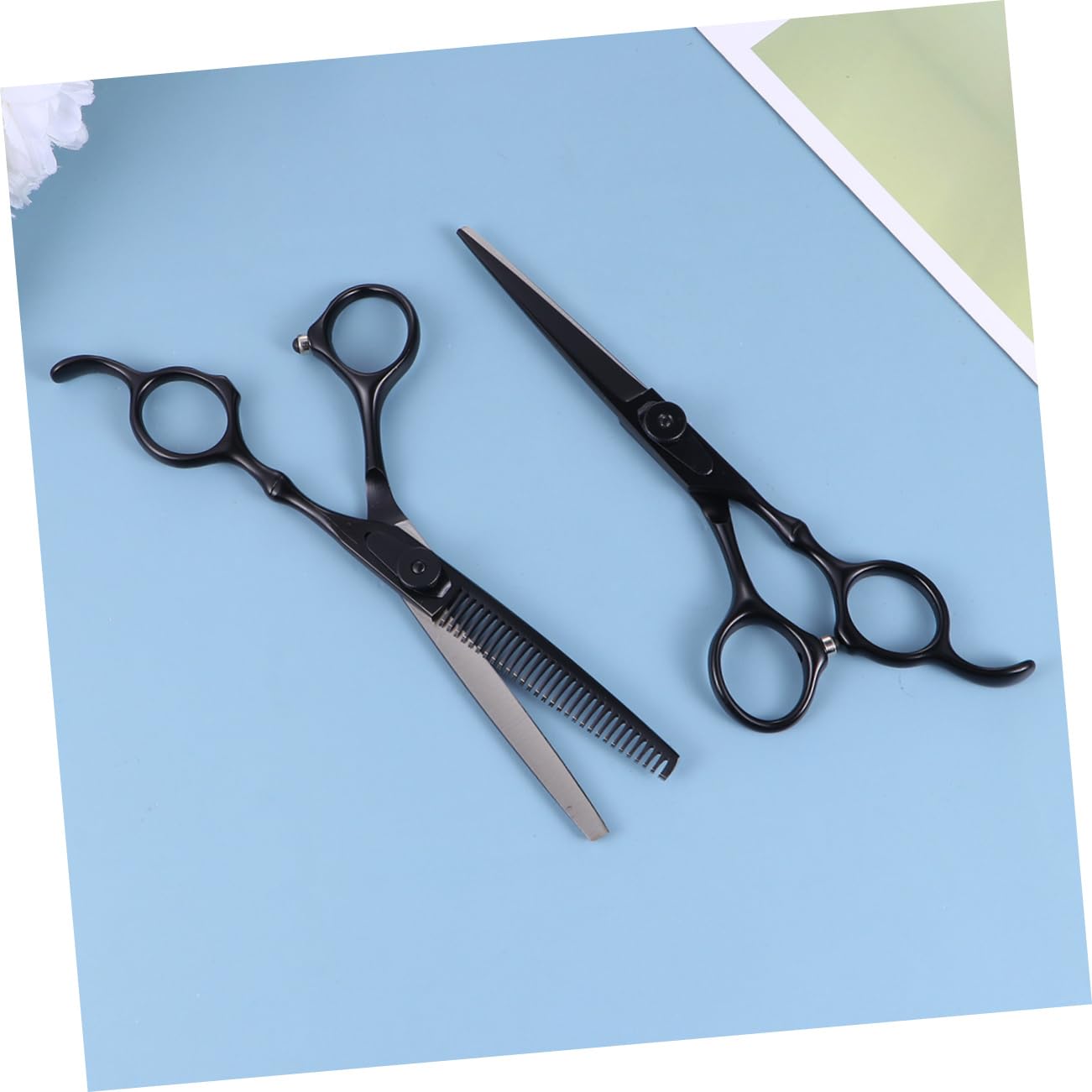 Set Forbici Professionali Taglio Chioma 2 Pezzi Nero Acciaio | Pettine Incluso, Impugnatura Ergonomica, per Casa e Salone, Prevenzione Danni ai Chioma