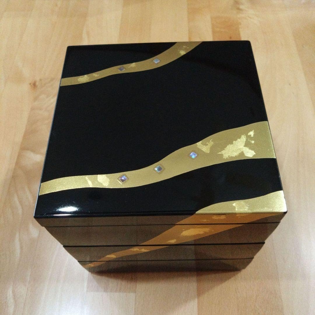 三段重箱 漆器 曽根工芸 金箔入り Amazon.co.jp: 三段重箱 漆器 曽根工芸 姫小重流紋 16.5cm✕16.5cm✕高