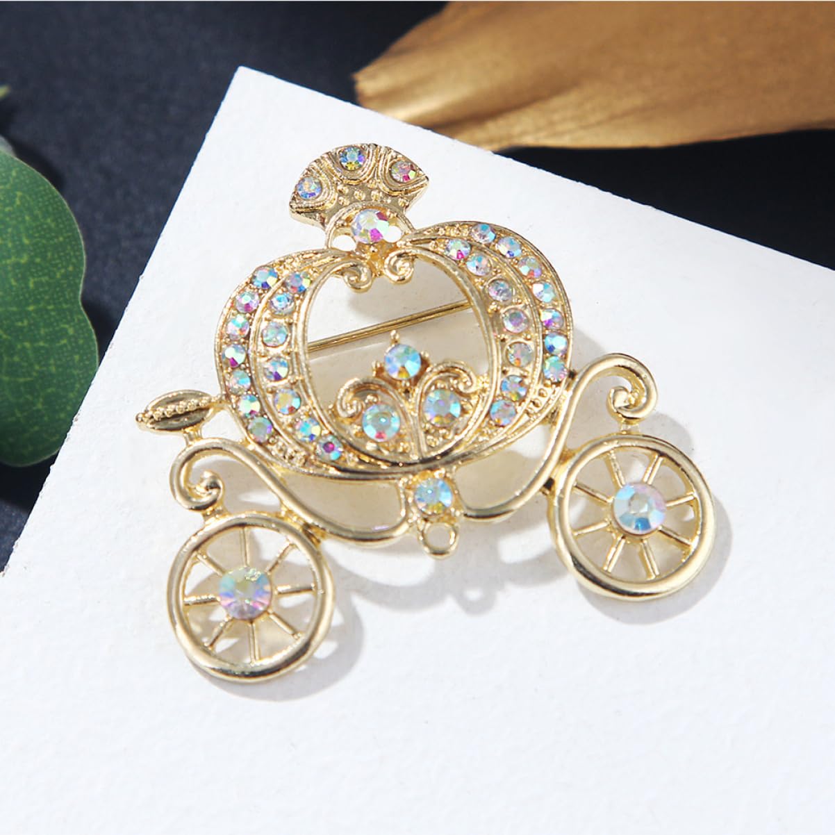 LIFKOME Pumpkin Carriage Brosche Damen Vintage Schmuck mit Bunten Strasssteinen für Kleidung Schals und Hüte für Besondere Anlässe Wie Geburtstage und Hochzeiten