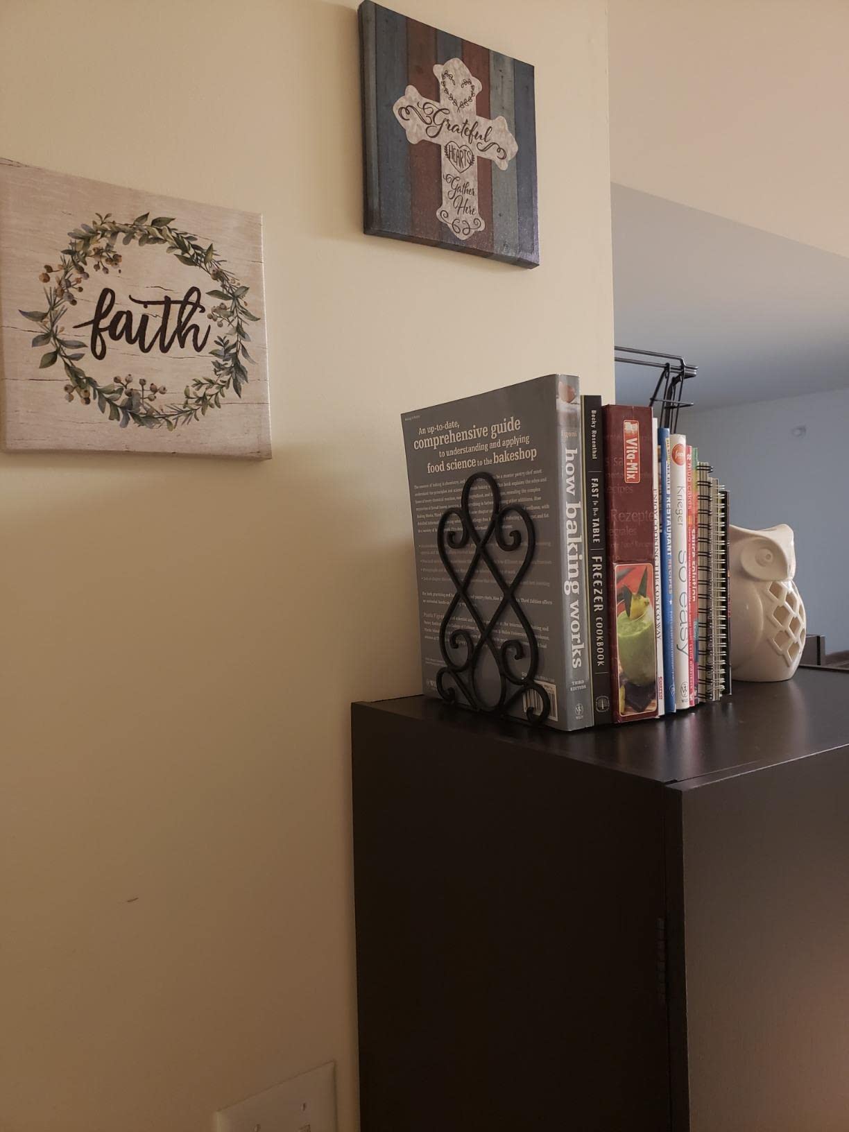 2Pairs Anwenk Vintage Bookends with Felt Pads 2.2LB Heavy Duty Bookend Holder Long Base, Luxury Art Book Stand Retro Antique Style,Non-Skid Felt Pads to Protect Bookshelf Bookcase-Black