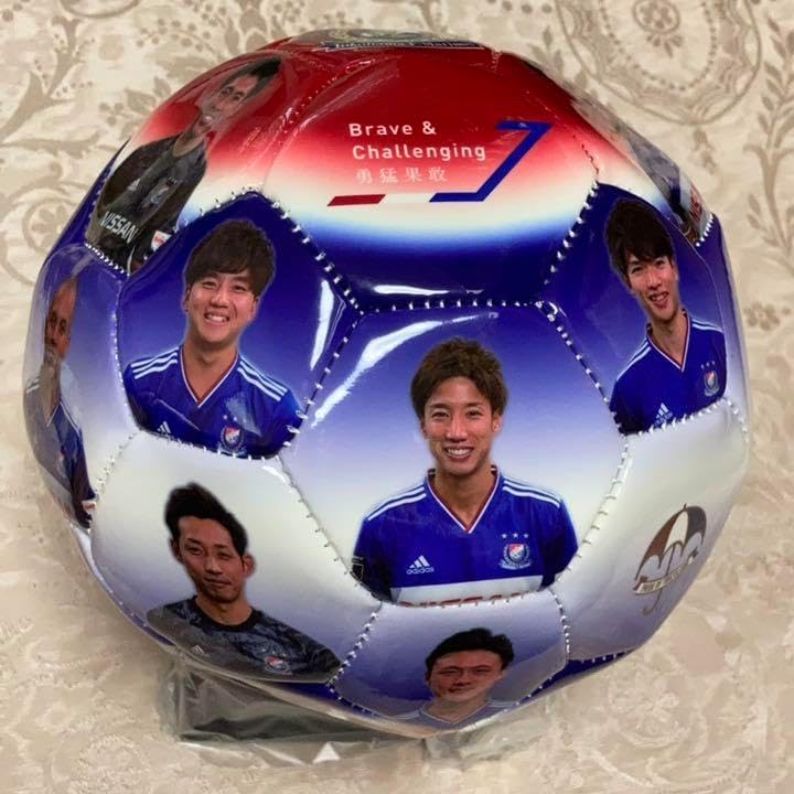 横浜F・マリノス　2019 優勝記念グッズ　ボール　スタンド付き　新品 横浜F・マリノス 2019 優勝記念グッズ ボール スタンド付き 新品
