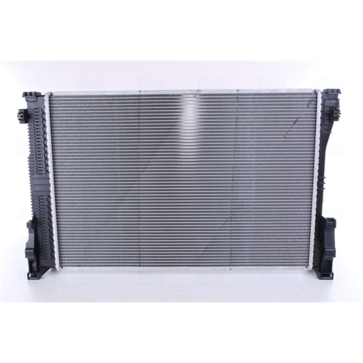 NISSENS Radiatore, Raffreddamento motore 67162 Compatibile con: MERCEDES-BENZ C-CLASS, C-CLASS Coupe, C-CLASS T-Model, CLS, CLS Shooting Brake, E-CLASS, E-CLASS Cabriolet, E-CLASS Coupe