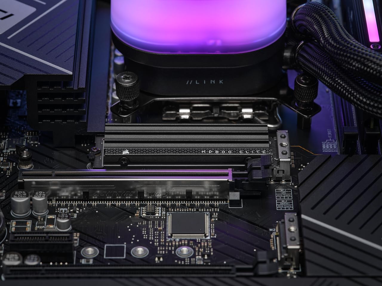 Corsair MP600 ELITE 2TB M.2 PCIe Gen4 x4 NVMe SSD con Dissipatore Incluso - M.2 2280 - Fino a 7.000 MB/sec in Lettura Sequenziale - NAND 3D TLC ad Alta Densità - Nero