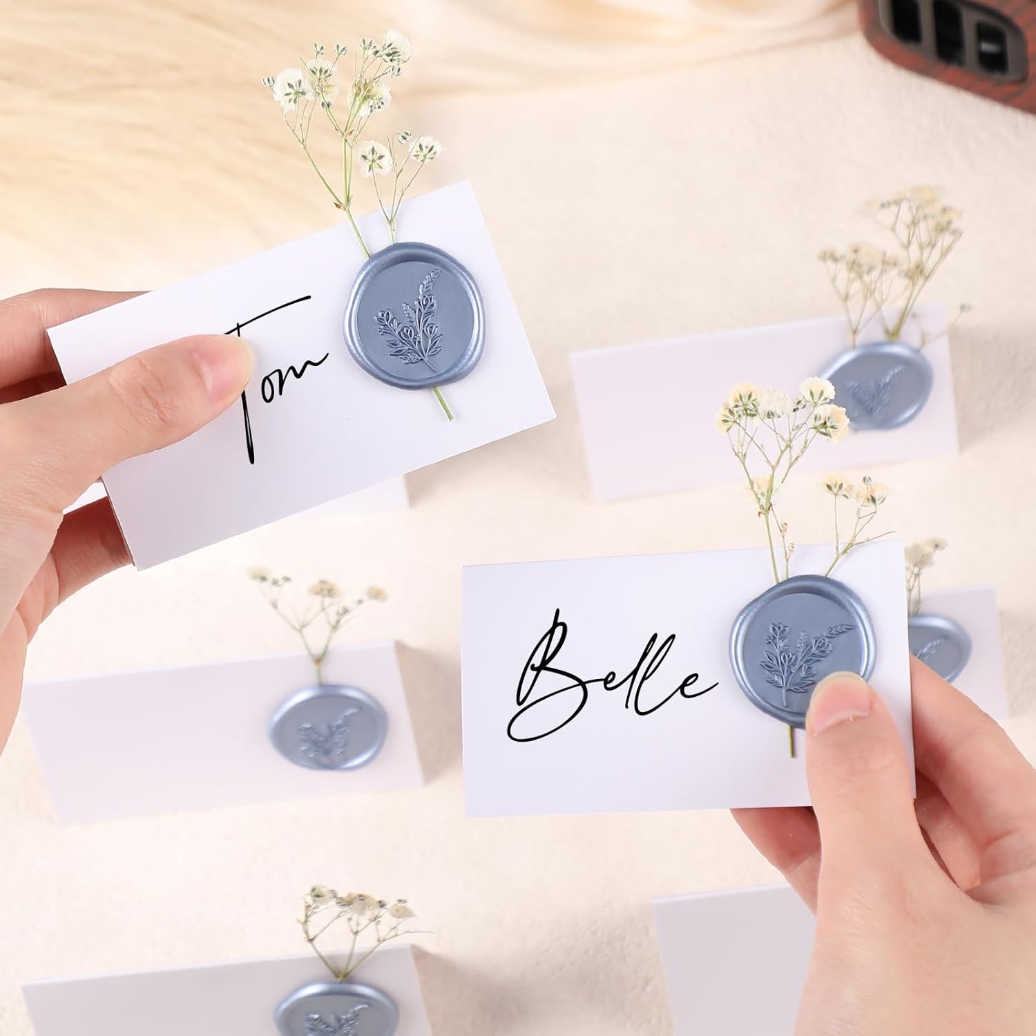 Marspark 100 Pack Wedding Place Cards with Wax Seal and Dried Flowers Table Setting Place Name Card for Wedding Name Card Holiday Birthday Dinner Parties Decorations (Dusty Blue White)