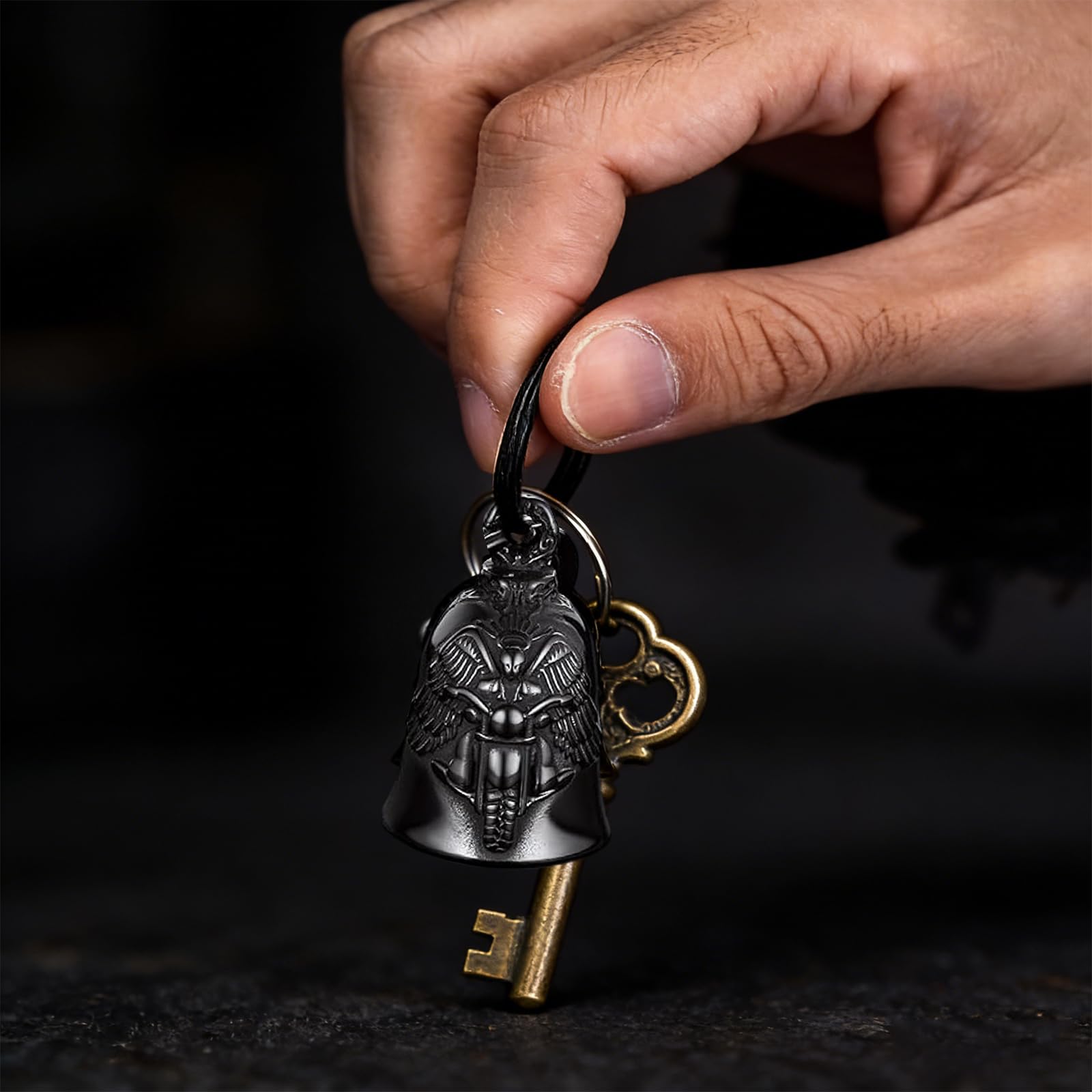 GREATRICH Schlüsselanhänger Motorrad Glocke Glücksbringer, Edelstahl Guardian Bell Biker Bell als Motorrad Deko und Geschenke Für Männer, Kleine Schutzglocke, Geschenk für Motorradfahrer - 4