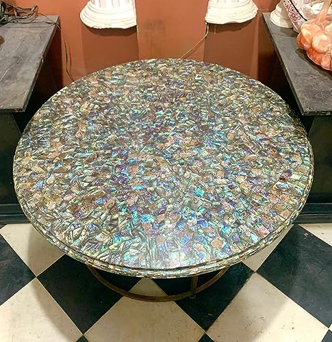 Table basse en pierre semi-précieuse pour créer un intérieur chaleureux