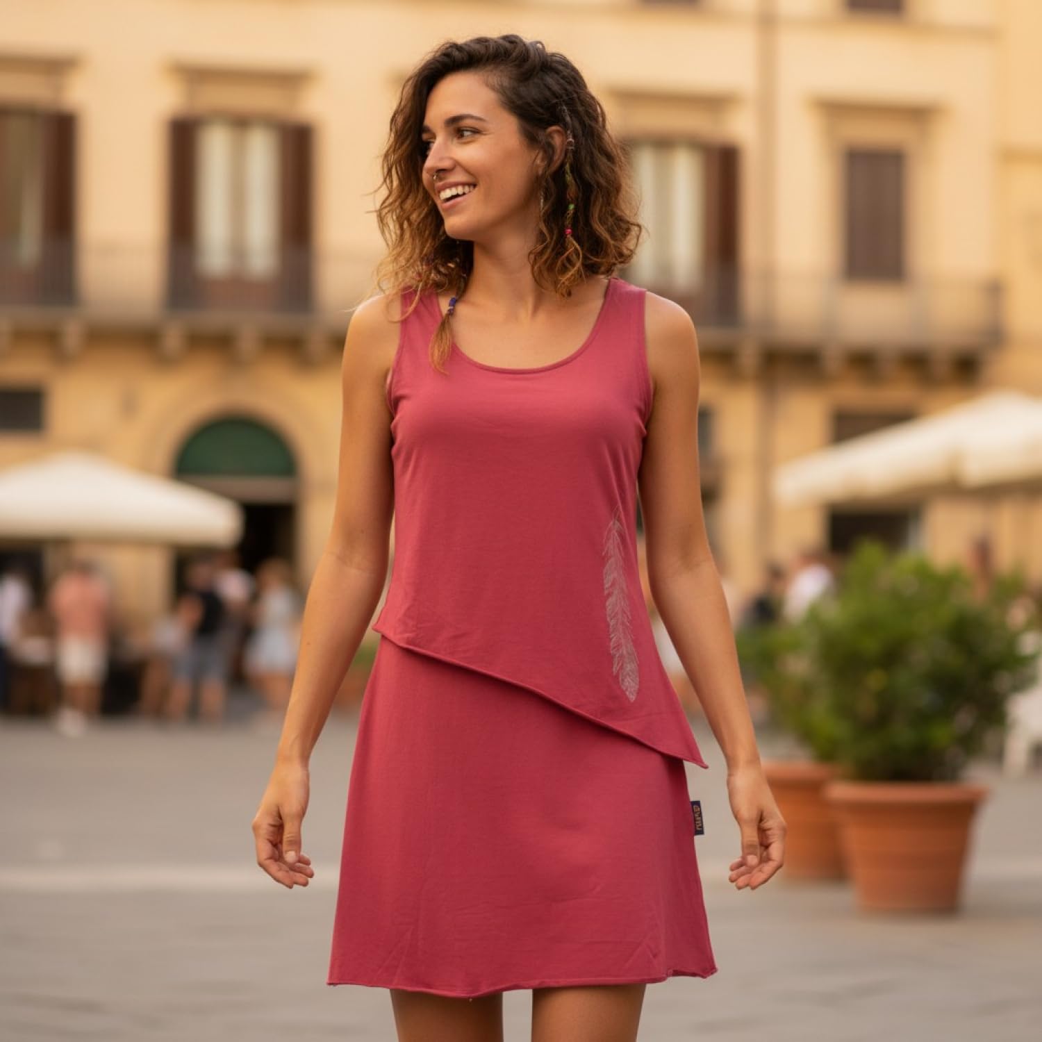 GURU SHOP Mini vestido de algodón orgánico de capas sin mangas con estampado de plumas para mujer Negro