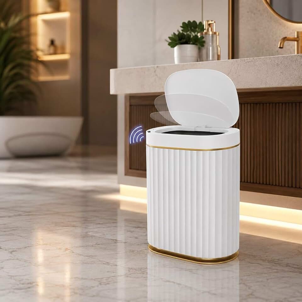Lixeira Automática 7L com Sensor de Movimento Infravermelho, Tampa Inteligente Touchless, Abertura Sem Toque, Compacta, Branca com Detalhes Dourados, Ideal para Banheiro, Lavabo, Cozinha e Escritório.