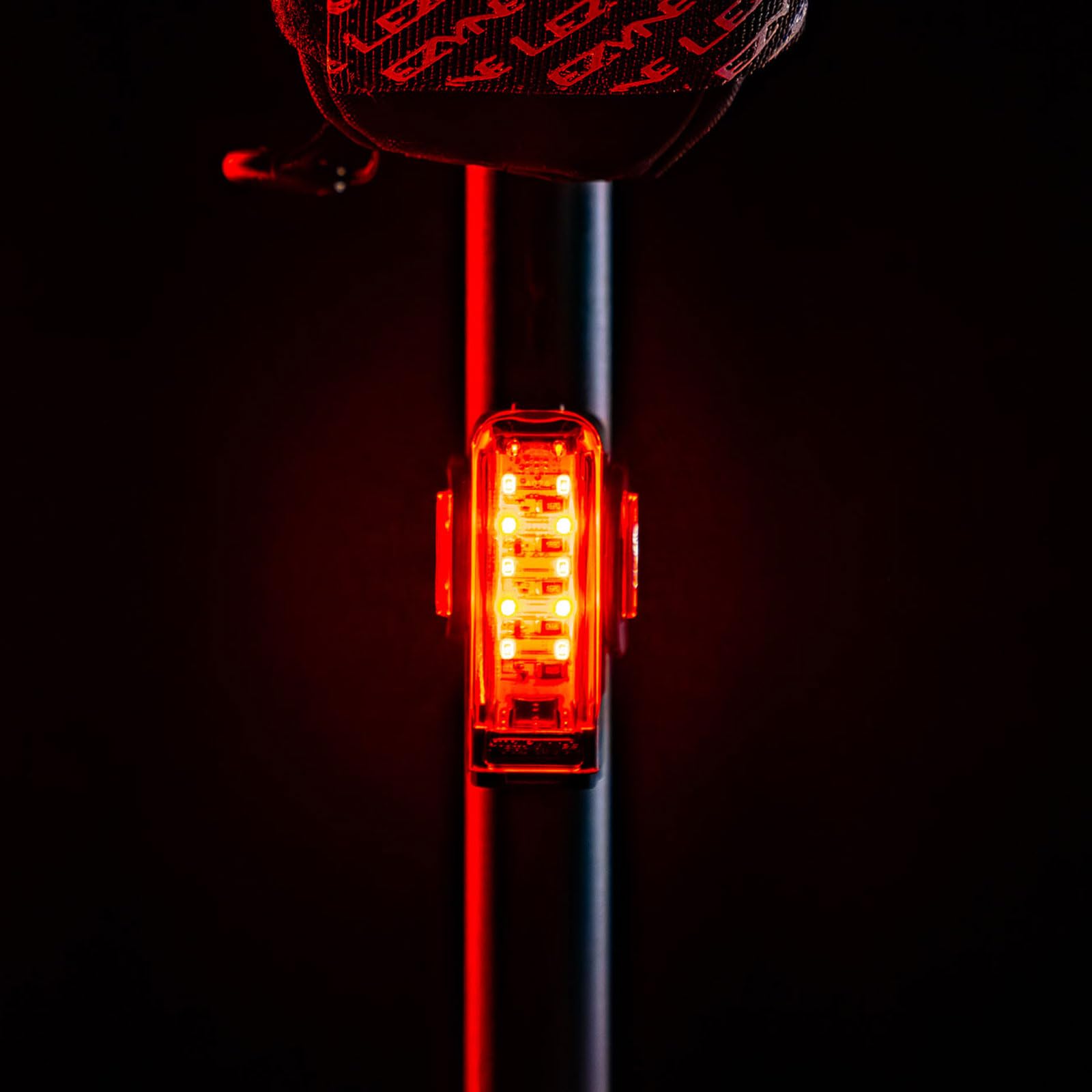 Rücklicht Strip Pro AI Alert 400+ - Schwarz